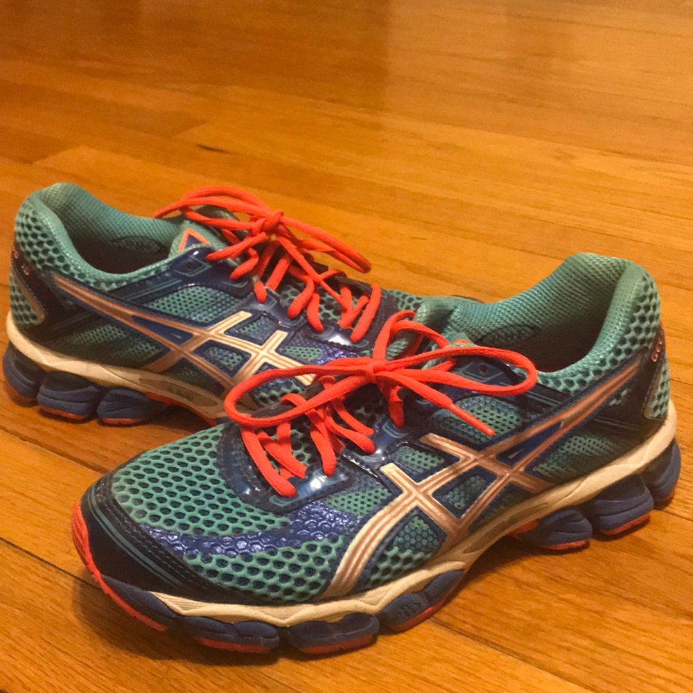Gently Worn Asics Gel-Cumulus 15